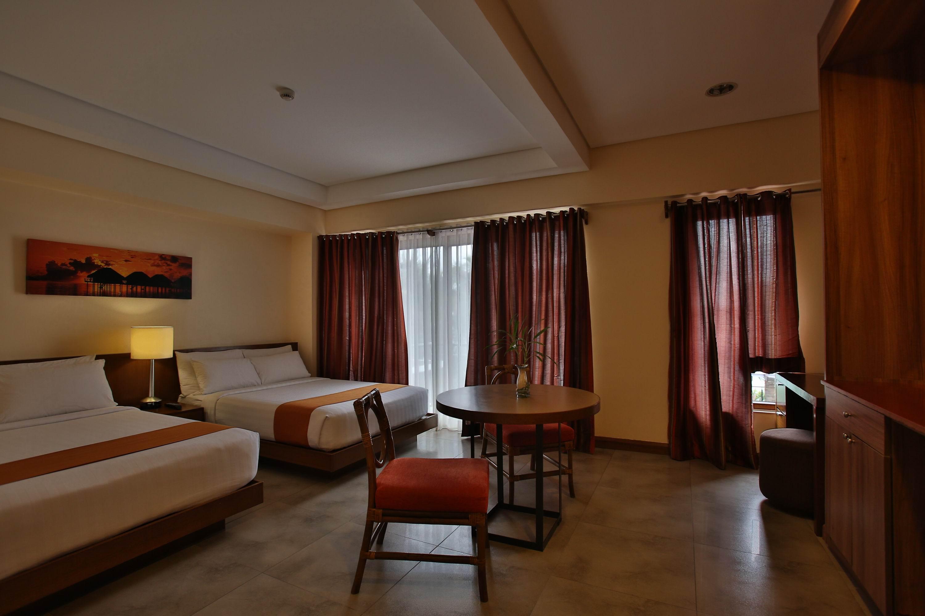 Crown Regency Resort Manoc-Manoc
