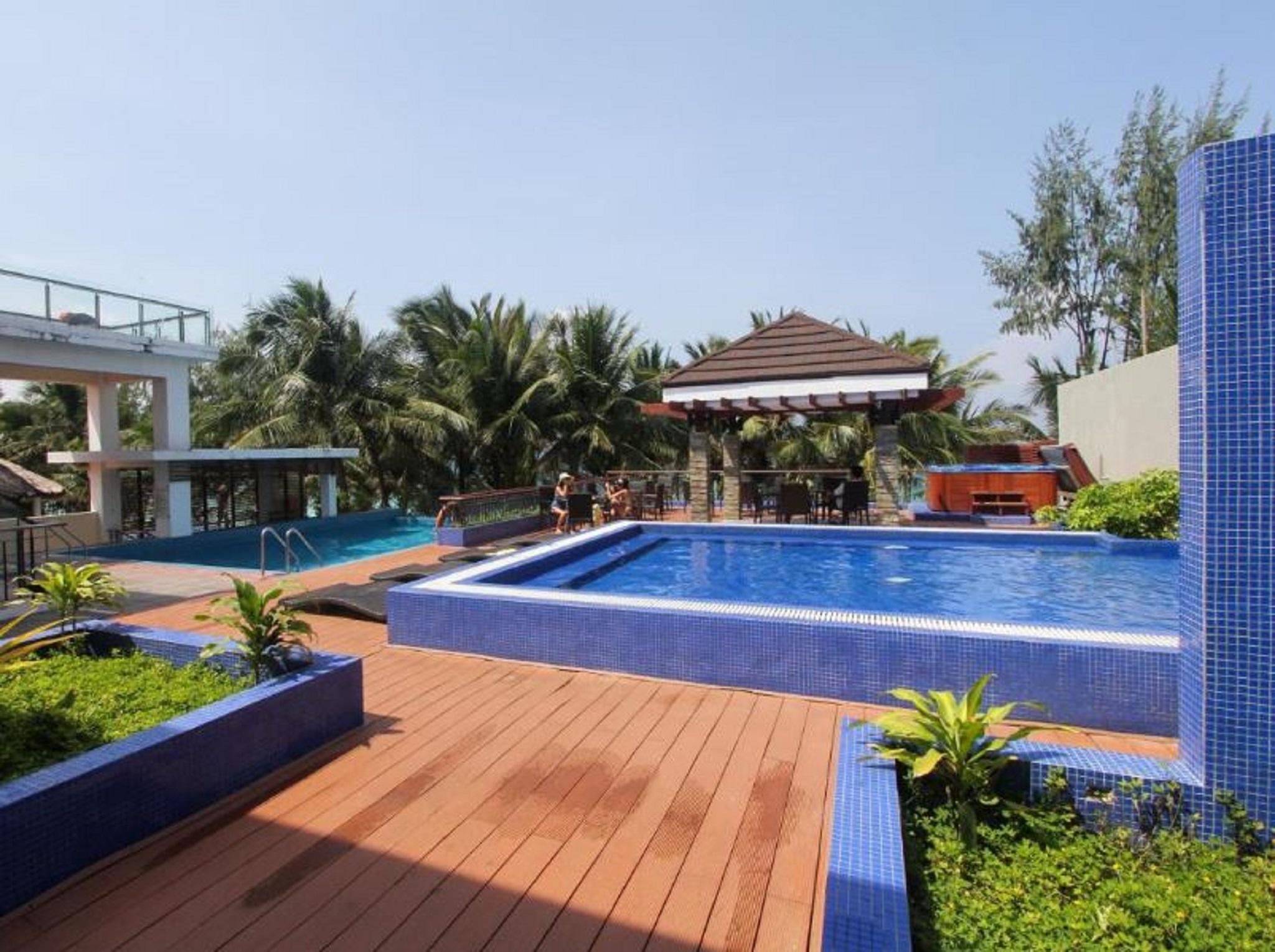 Crown Regency Manoc-Manoc