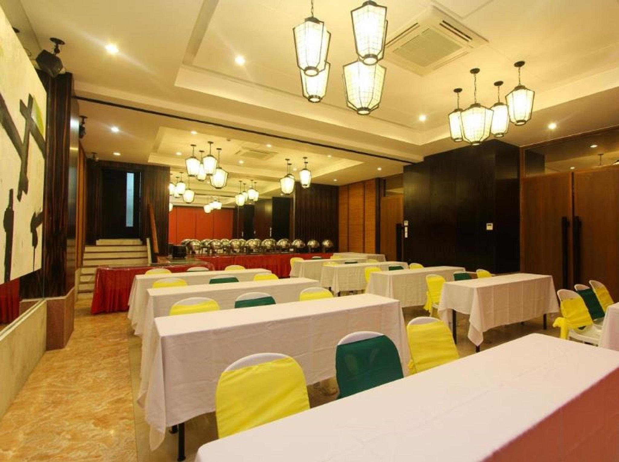 Resort Crown Regency Manoc-Manoc