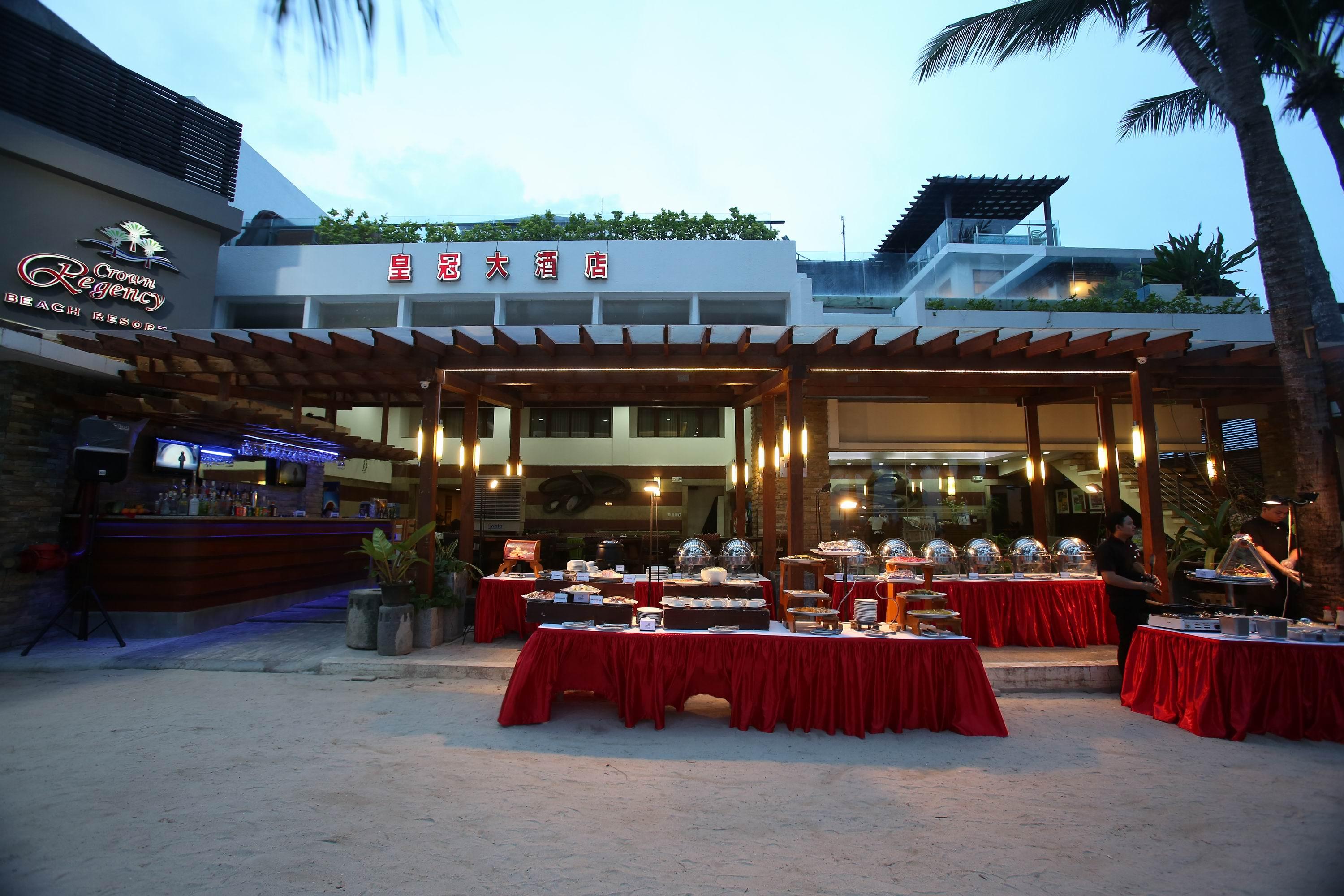 Crown Regency 3* Manoc-Manoc