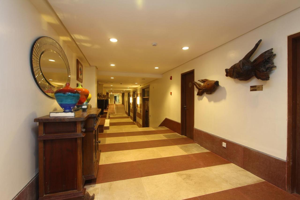 Resort Crown Regency Manoc-Manoc