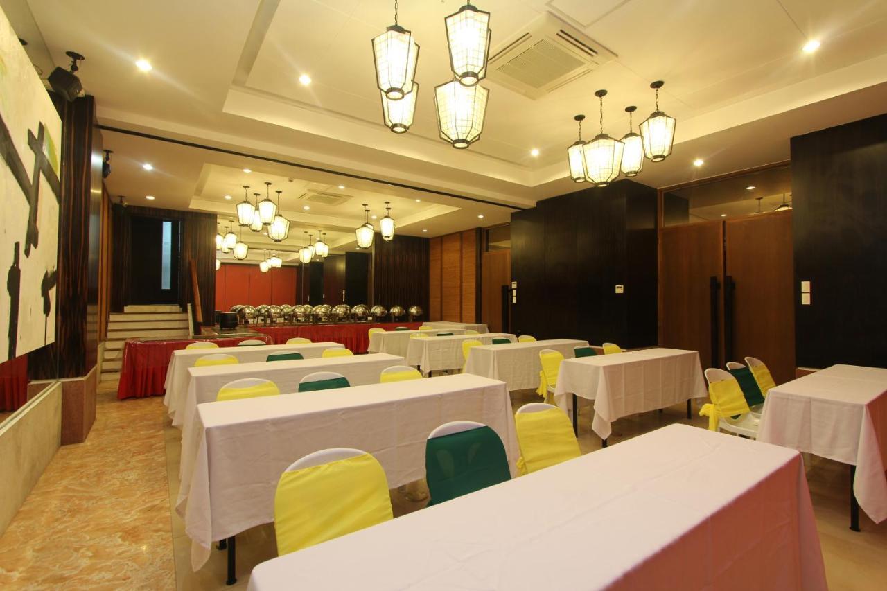 Crown Regency Manoc-Manoc