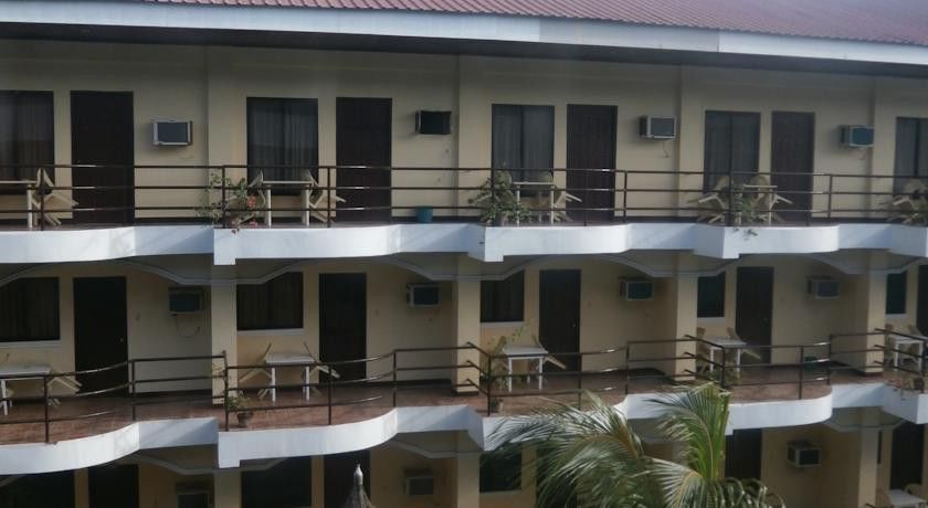 Resort Crown Regency Manoc-Manoc