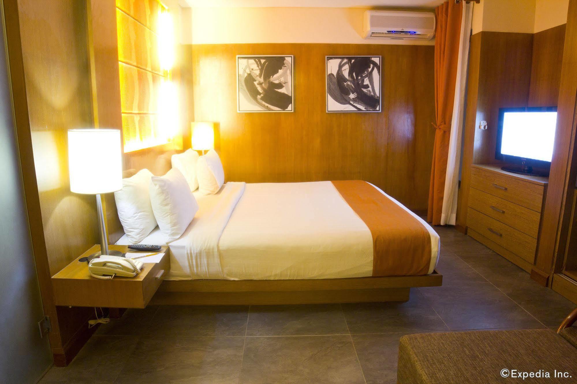 Crown Regency Manoc-Manoc